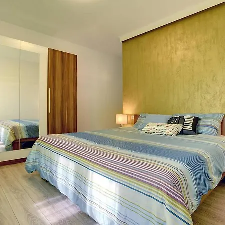House Ivano Nyaraló