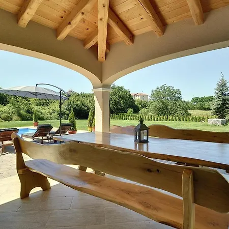 House Ivano Nyaraló