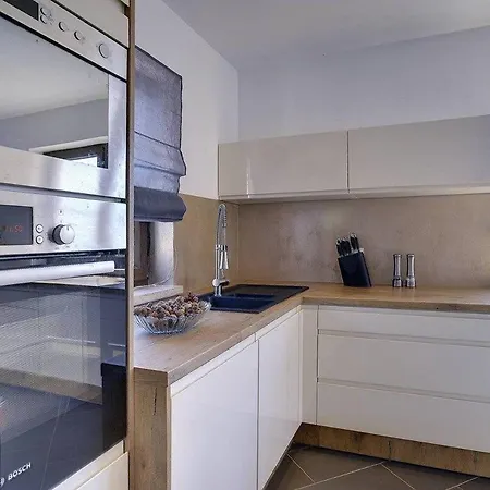 House Ivano Nyaraló