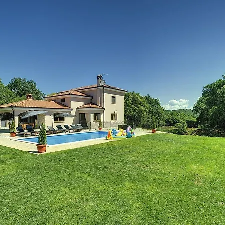 House Ivano Nyaraló *